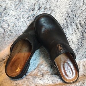 Black Leather Ariat Clogs size 6